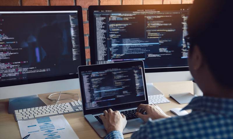 数据科学选型：R与Python如何赋能东乌珠穆沁旗网站建设？